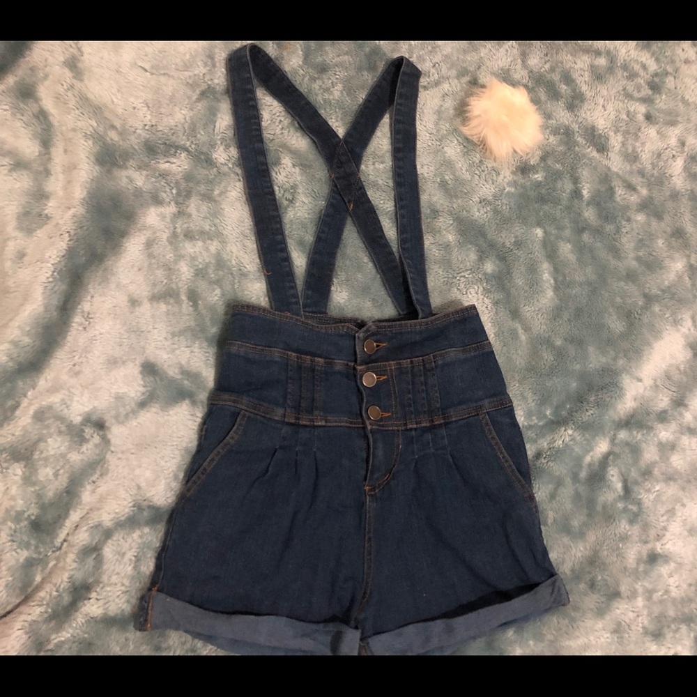 Material Girl denim overall shorts size 3